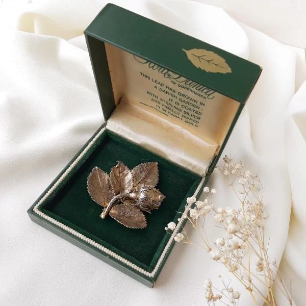 Винтажная серебряная брошь «Бутон розы» от Flora Danica