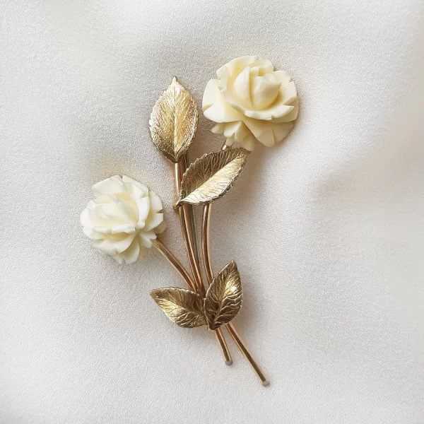 Винтажная брошь из кости «Белые розы» от Krementz