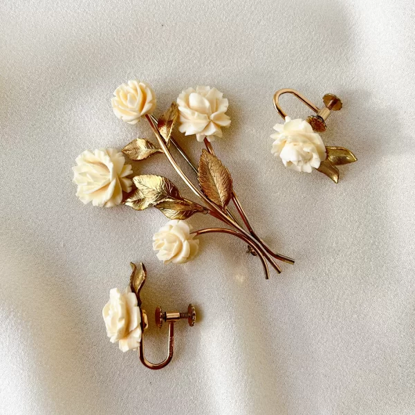 Коллекционный комплект «Винтажные розы» от Krementz Купить винтаж