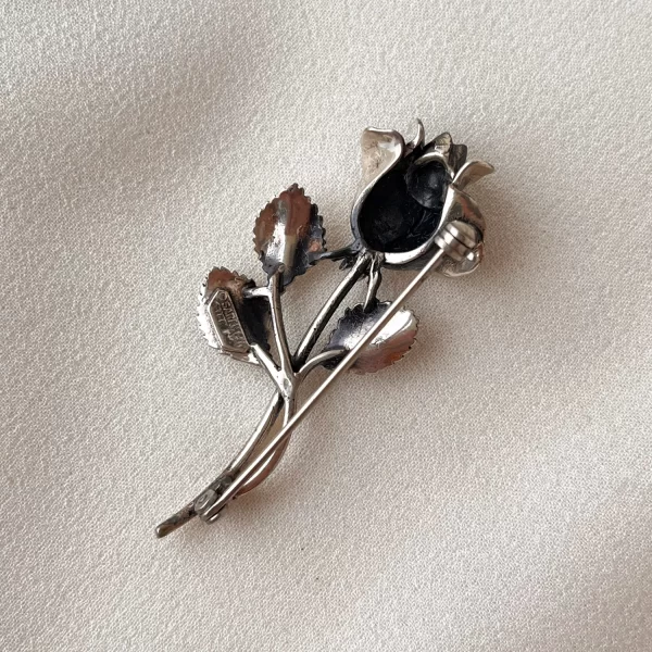 Винтажная серебряная брошь «Роза» от Sarah Coventry Купить бижутерию
