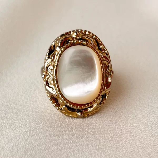Винтажное коктейльное кольцо «Перламутр» от Whiting and Davis Старинные украшения