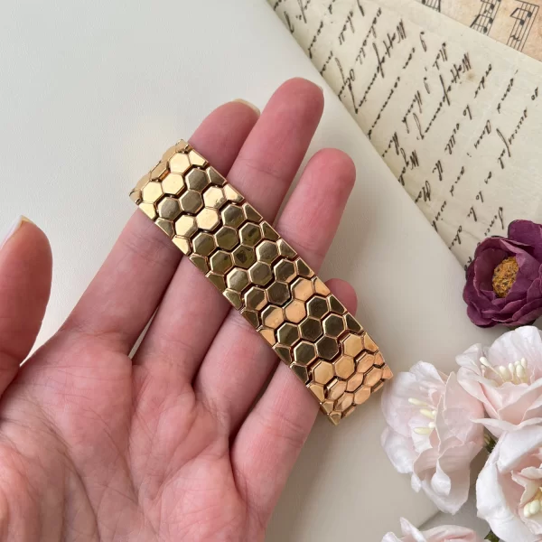 Антикварный браслет «Медовые соты» от Trifari Купить винтаж