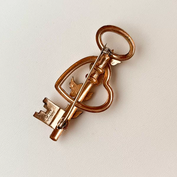 Антикварная серебряная брошь «Ключ любви» от Coro Купить бижутерию