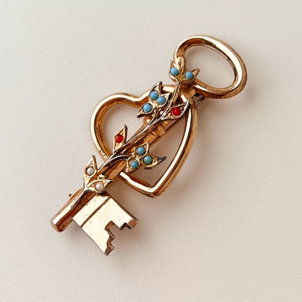 Антикварная серебряная брошь «Ключ любви» от Coro Купить винтаж