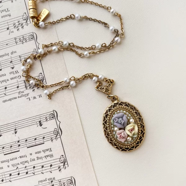 Винтажный кулон на цепочке с розочками из фарфора от 1928 Jewelry